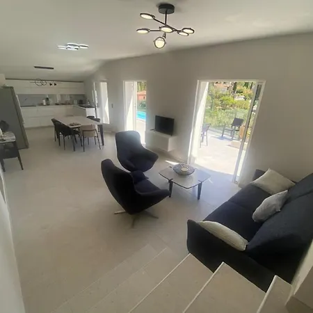 Villa Vallon D'aiguebelle By Interhome Le Lavandou